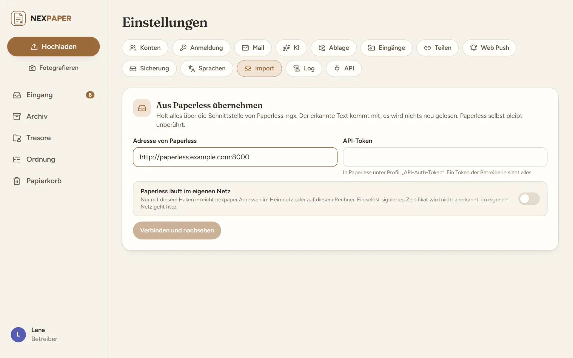 Einstellungen, Reiter „Import“, Karte „Aus Paperless übernehmen“ mit den Feldern „Adresse von Paperless“ und „API-Token“, dem Schalter „Paperless läuft im eigenen Netz“ und dem Knopf „Verbinden und nachsehen“.